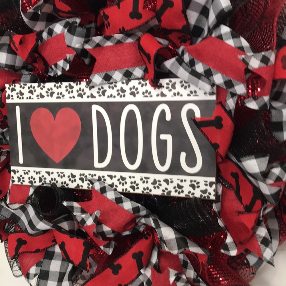 Hand Crafted “I ❤️ Dogs” Pets Mesh Wreath - Picture 4 of 5
